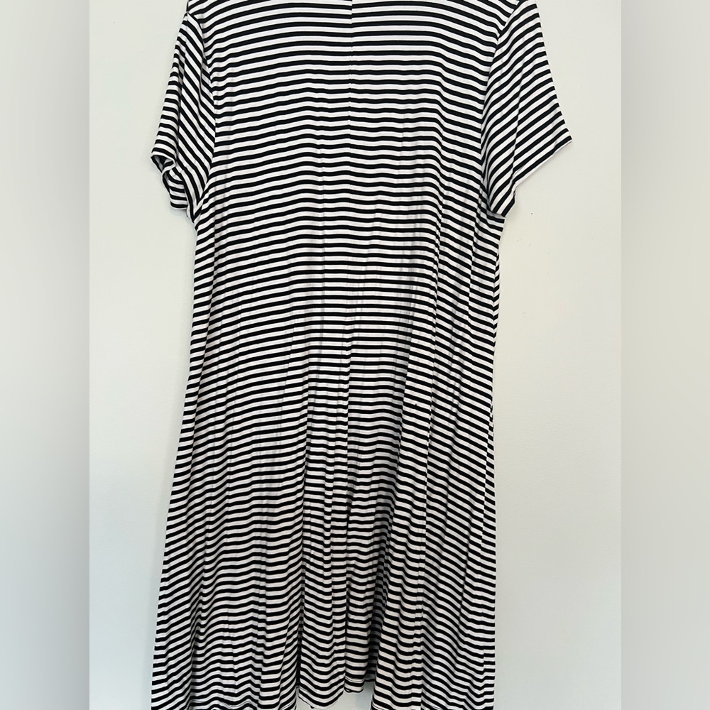 Old Navy Short Sleeve Dress - Picture 2 of 3